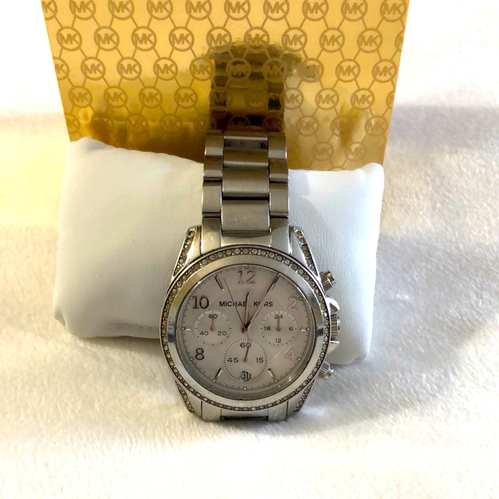 Michael Kors Watch. Excellent condition needs a new battery.